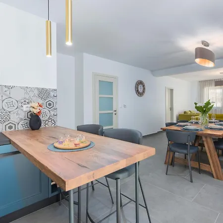 Holiday home Daniela Fuer 6 Personen Mit Salzwasserpool