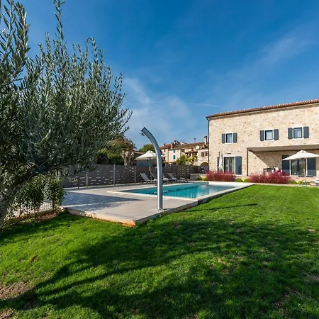 Daniela Fuer 6 Personen Mit Salzwasserpool Holiday home