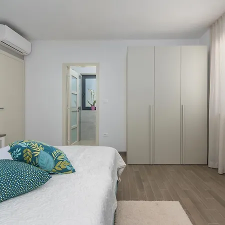 Holiday home Daniela Fuer 6 Personen Mit Salzwasserpool