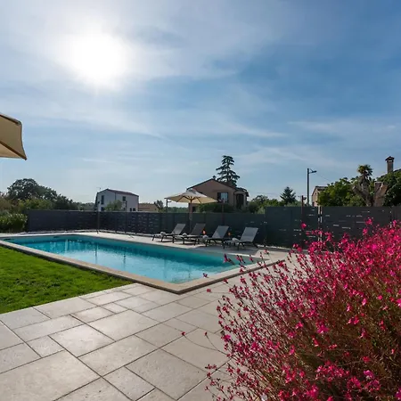 Daniela Fuer 6 Personen Mit Salzwasserpool Holiday home *