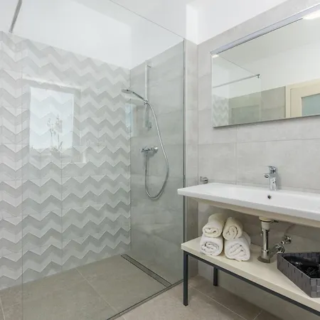 Holiday home Daniela Fuer 6 Personen Mit Salzwasserpool *