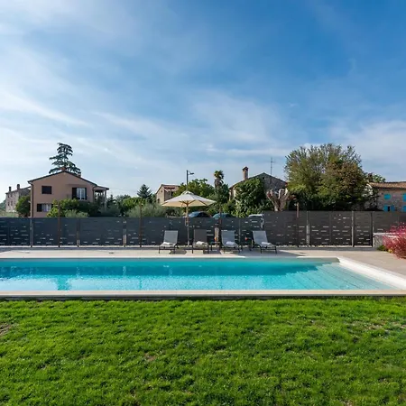 Holiday home Daniela Fuer 6 Personen Mit Salzwasserpool Veleniki