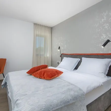 Daniela Fuer 6 Personen Mit Salzwasserpool Holiday home Veleniki