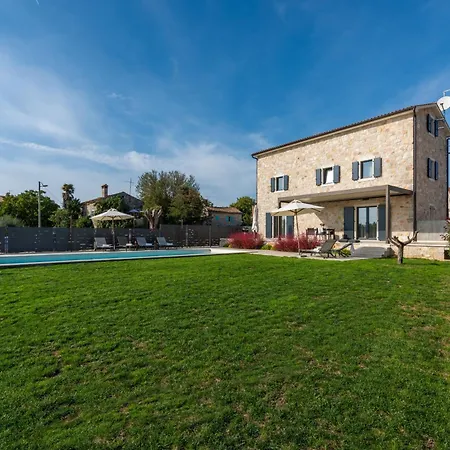 Holiday home Daniela Fuer 6 Personen Mit Salzwasserpool *